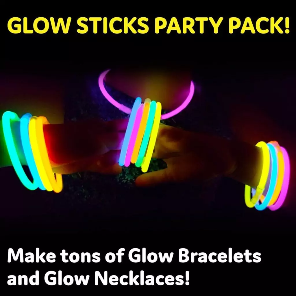 Enhance your robotics-themed party with an educational activity pack featuring 100 ultra-bright glow sticks, perfect for a fun and engaging experience.