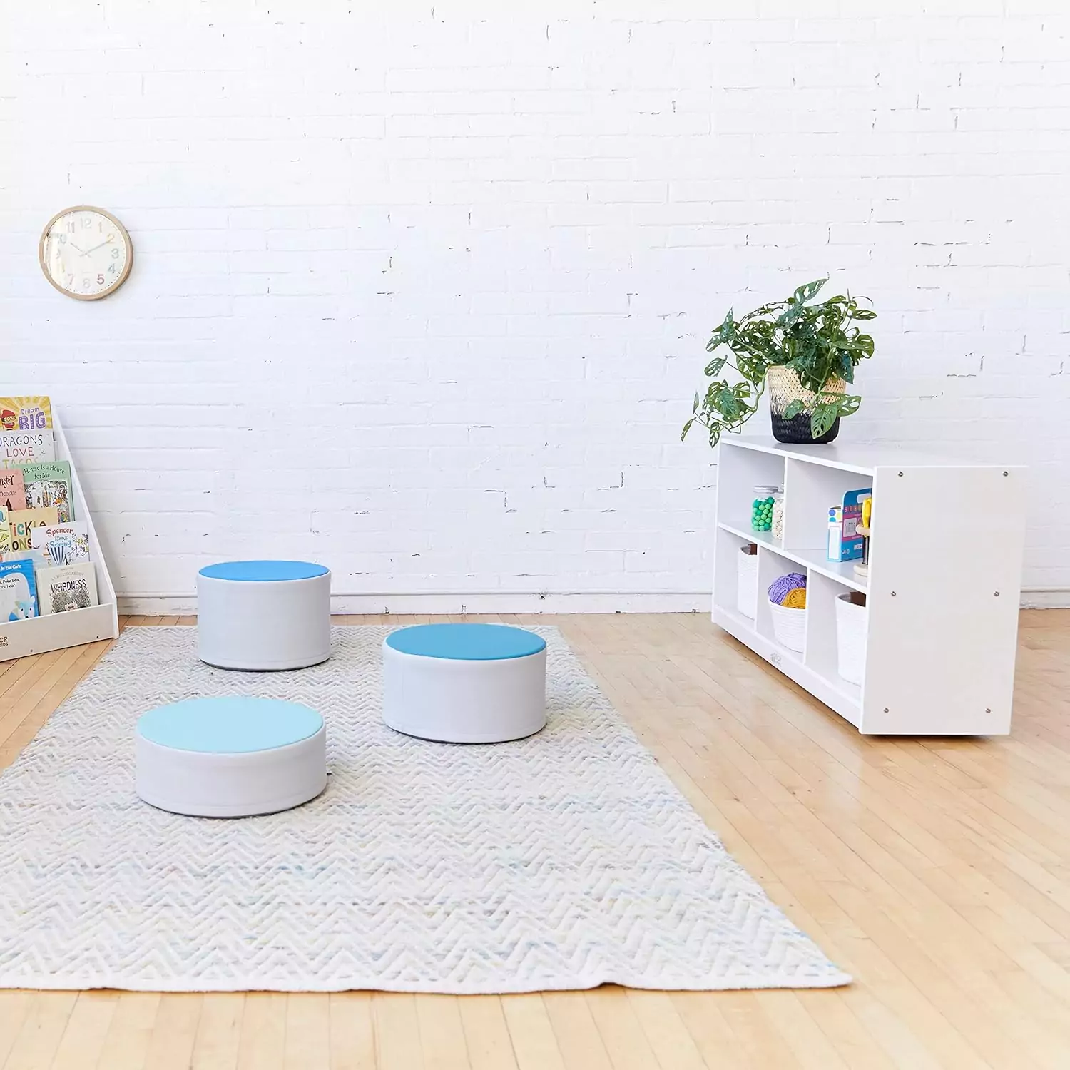  Optimize your classroom with the ECR4Kids Mobile Classroom Shelving Cabinet. Featuring five compartments and a 24in white wash finish for organized learning spaces. 