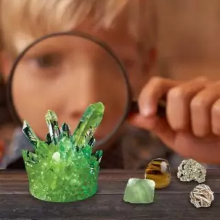 Explore STEM with the National Geographic Science Kit: Delve into physics experiments, crystal growth, and volcano exploration for ages 15 and up.
