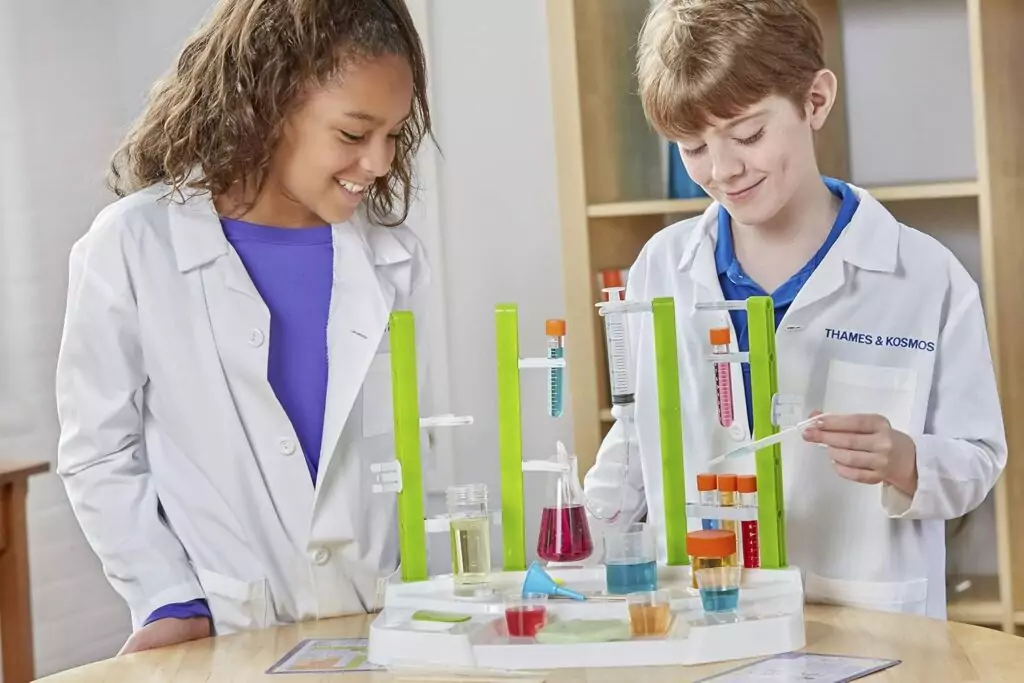 Discover the Thames & Kosmos Ooze Labs Chemistry Kit, featuring 20 engaging and safe experiments ideal for kids and educators seeking hands-on learning.