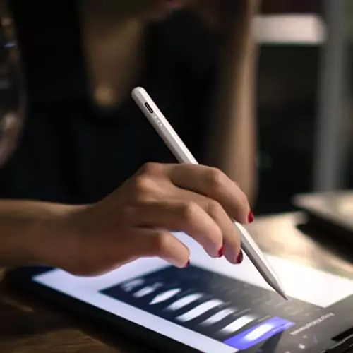 iPad Stylus Pen: Palm Rejection, Quick Charging, Ideal for Teachers