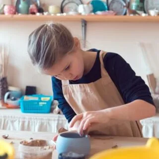 28-piece pottery tools set ideal for kids' polymer and air dry clay projects, enhancing creativity and hands-on learning in educational settings.