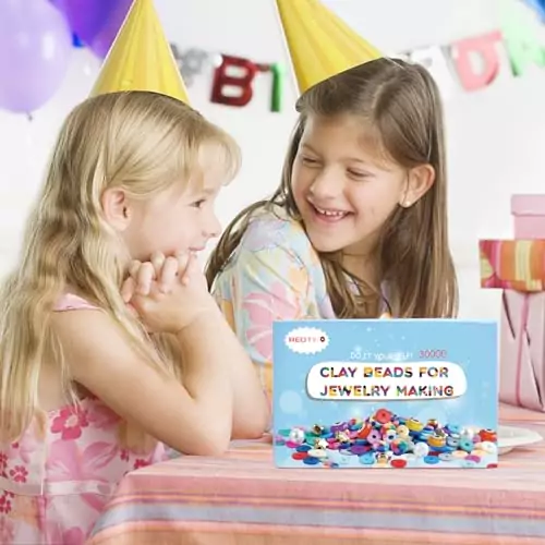 Polymer beads bracelet kit with 30,000 pieces in 192 colors, ideal for DIY friendship crafts and creative education projects.