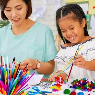 Blue Squid Arts and Crafts Kit: 2000-piece Creative Supplies for Kids, Perfect for Imaginative Play and Enhancing Artistic Skills. Ideal for Young Creators.