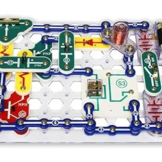 Explore interactive solar-powered learning projects with the Snap Circuits Extreme SC-750 set and its comprehensive color manual for hands-on education.