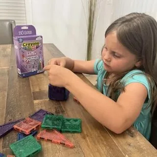 Crayola Mini Magnetic Pip Tiles: Engaging and Colorful Building Set for Kids, Ideal Robotics Kit for Beginners, Encouraging Creative Construction Play