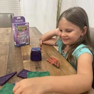 Crayola Mini Magnetic Pip Tiles Robotics Kit: Vibrant Building Set for Beginners Kids, Encouraging Creativity and Early STEM Learning Through Magnetic Play