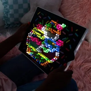 Classic Lite-Brite Retro Toy: Engaging light-up art activity that enhances educational learning through creativity and play. Perfect for kids.
